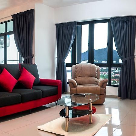 Lazy Traveler'S Suite By D Imperio Homestay ジョージタウン エクステリア 写真