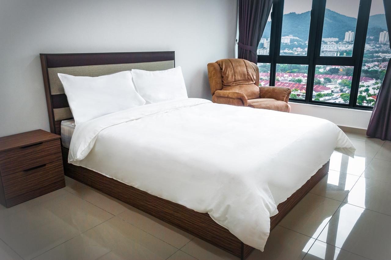 Lazy Traveler'S Suite By D Imperio Homestay ジョージタウン エクステリア 写真
