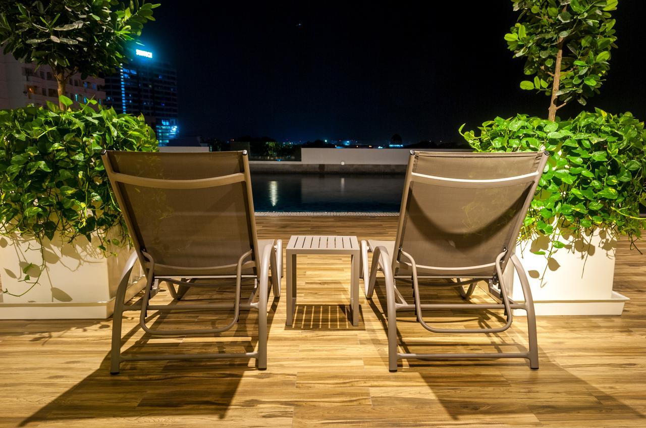 Lazy Traveler'S Suite By D Imperio Homestay ジョージタウン エクステリア 写真