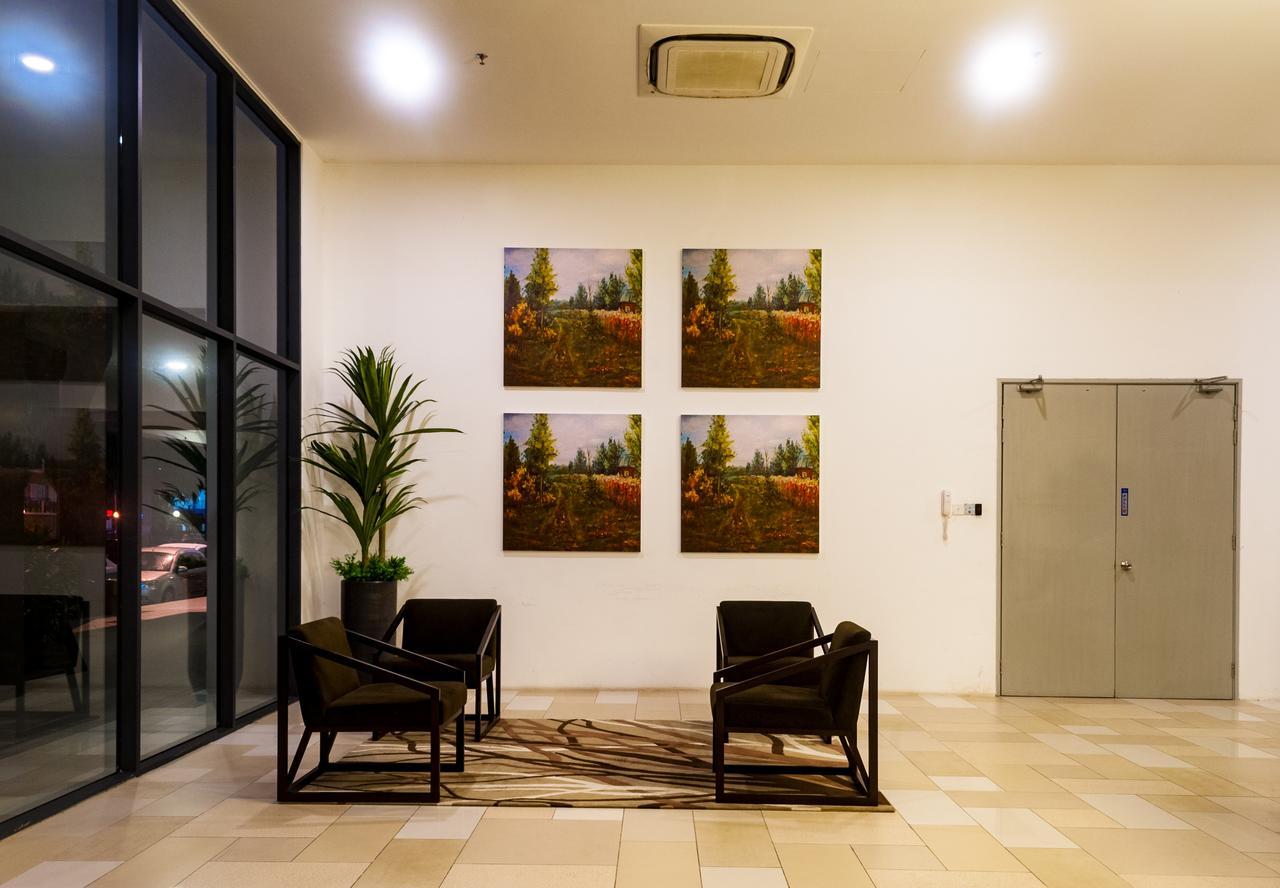 Lazy Traveler'S Suite By D Imperio Homestay ジョージタウン エクステリア 写真