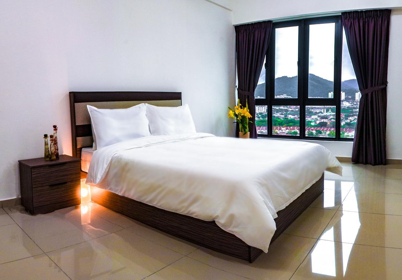 Lazy Traveler'S Suite By D Imperio Homestay ジョージタウン エクステリア 写真