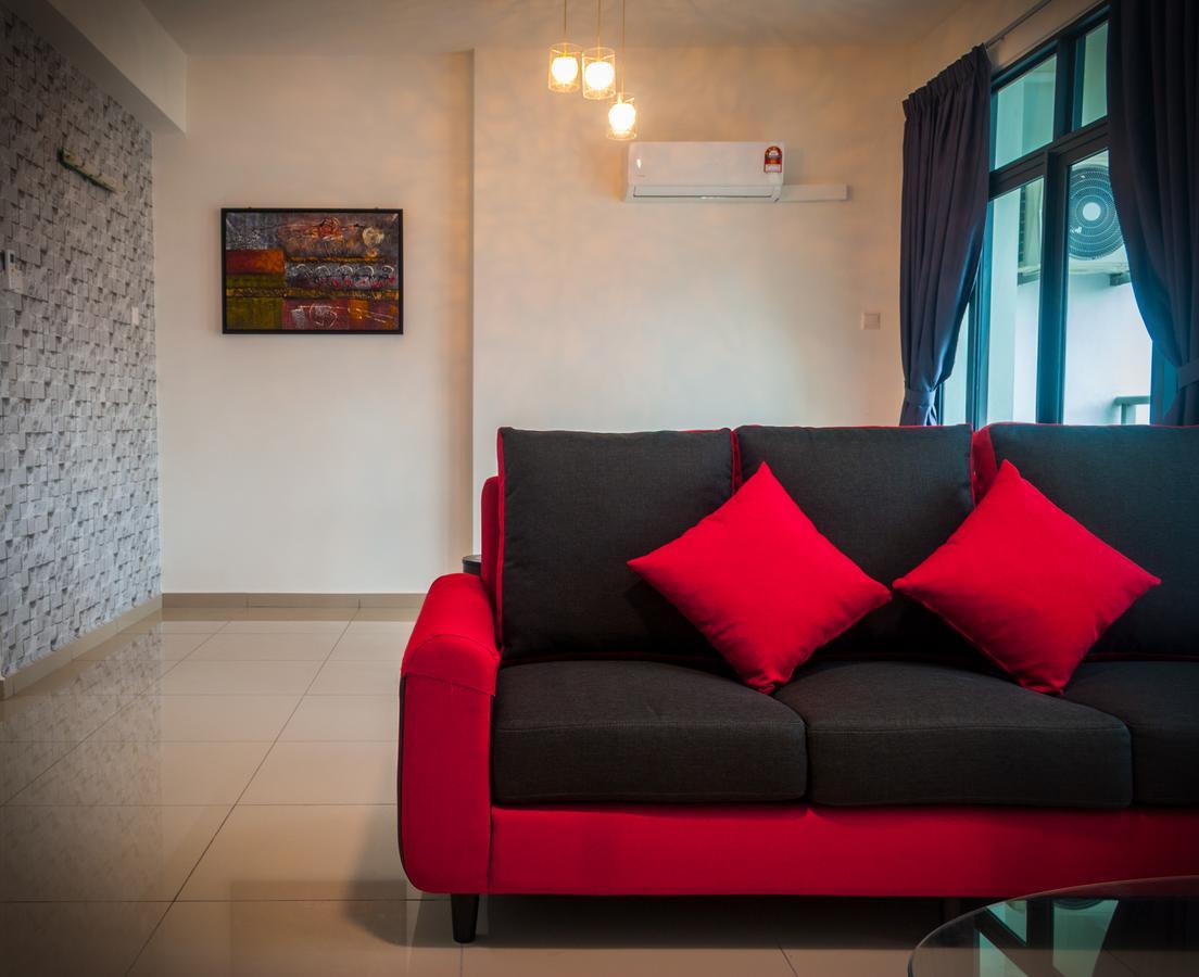 Lazy Traveler'S Suite By D Imperio Homestay ジョージタウン エクステリア 写真