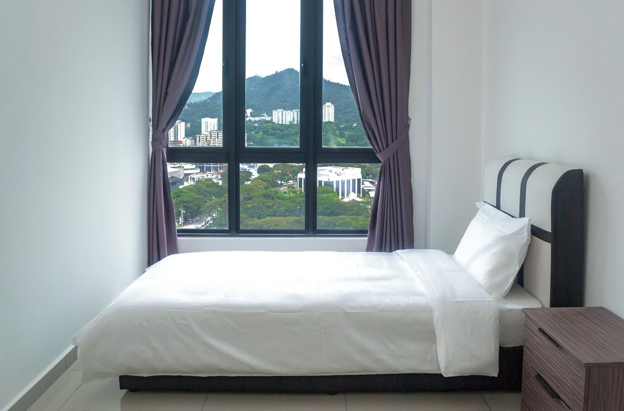 Lazy Traveler'S Suite By D Imperio Homestay ジョージタウン エクステリア 写真