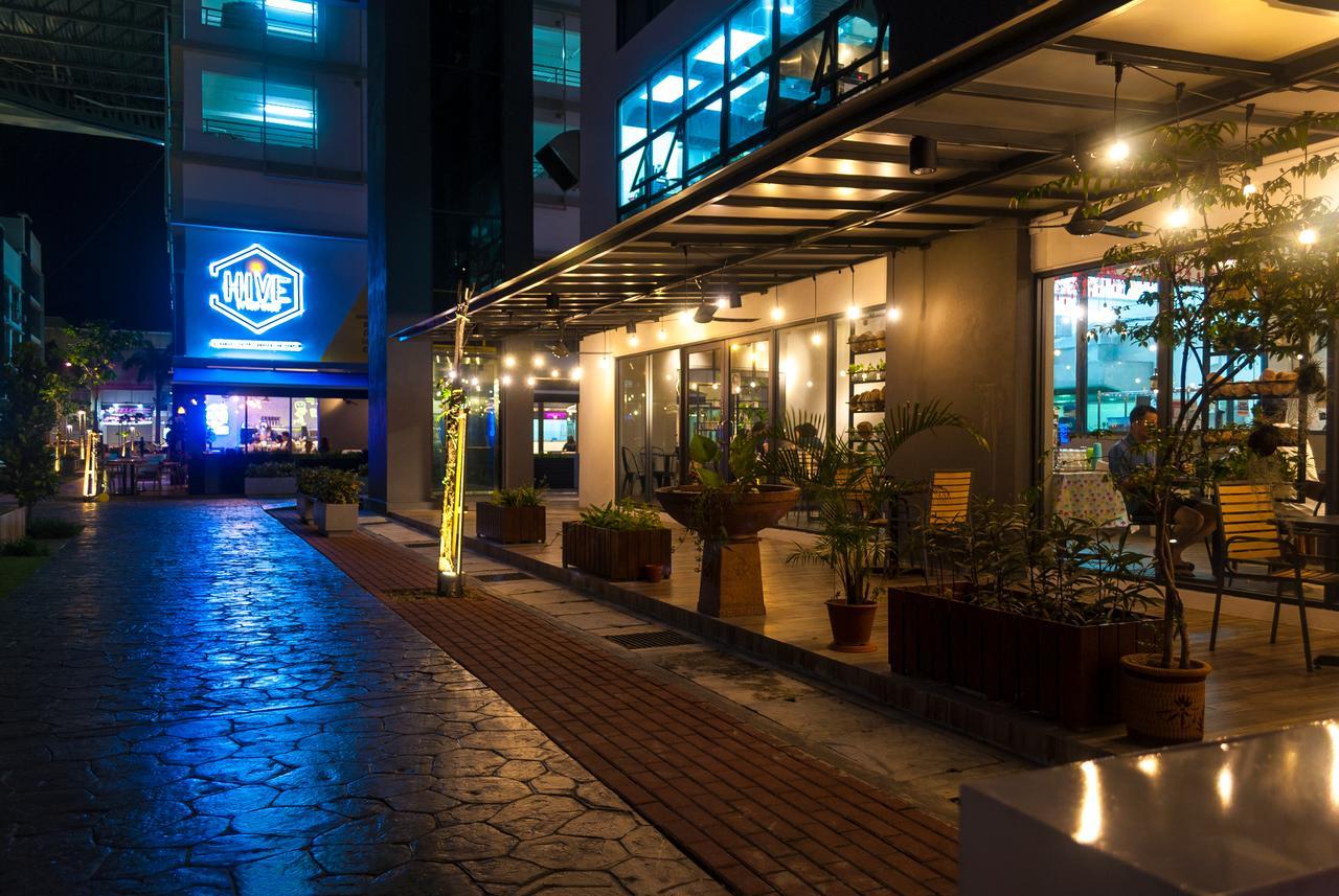Lazy Traveler'S Suite By D Imperio Homestay ジョージタウン エクステリア 写真
